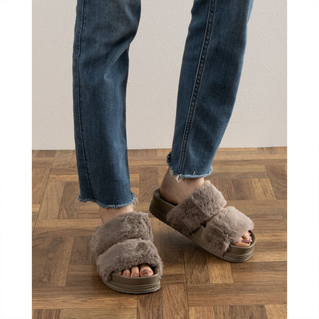 イタリコ ITALICO フラットソール ファーサンダル (67it770 ブラック)