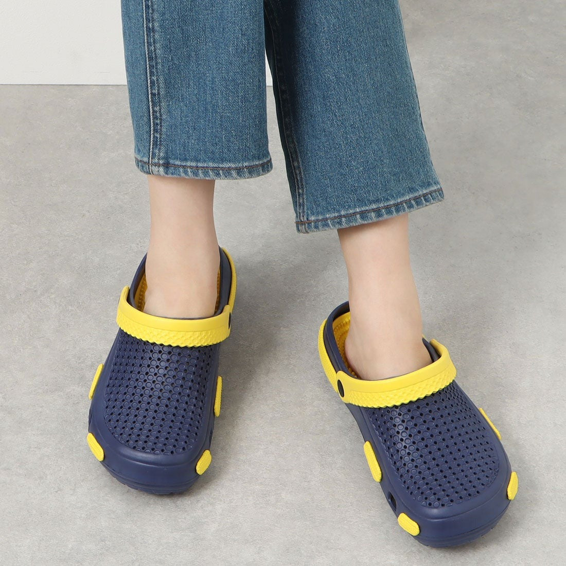 サンダル メンズ パンチングラバーサンダル クロッグ スリッポン 2WAY ベルト可動 (mcs8it20 ネイビーXイエロー)