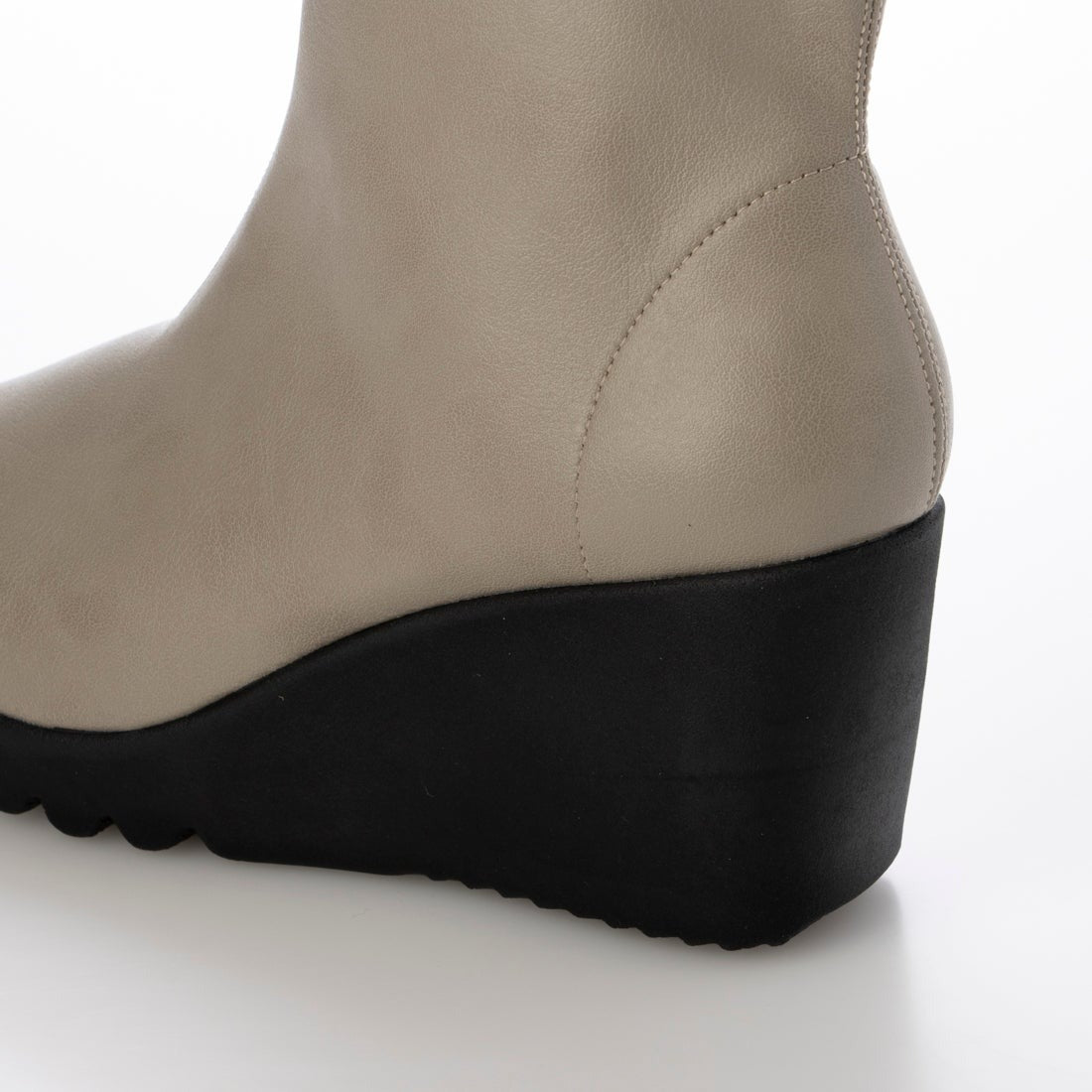 イタリコ ITALICO ふかふか 厚底 シンプル 楽ちん コンフォートショートブーツ  （69it600）